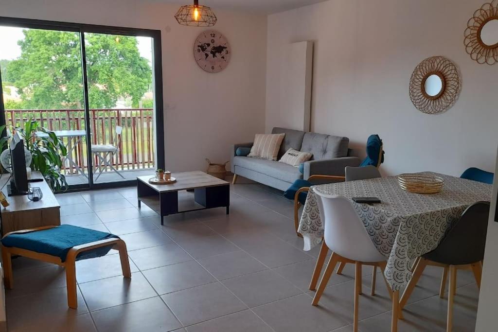 Location De Vacances A Andernos - Appartement 2 Chambres Dans Residence Neuve Экстерьер фото